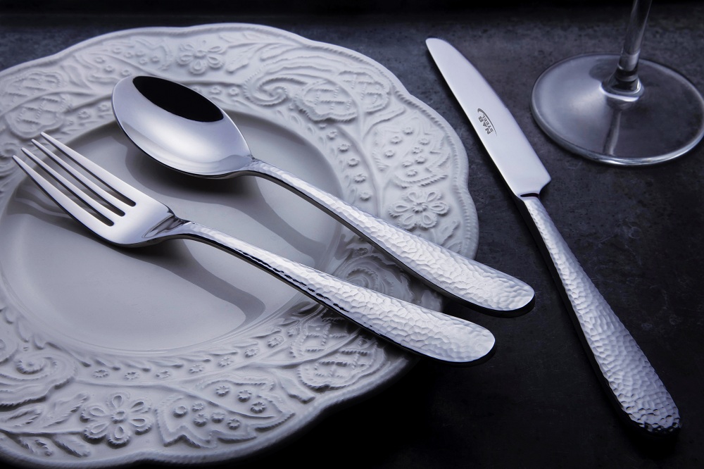 شستشوی قاشق و چنگال در ماشین ظرفشویی